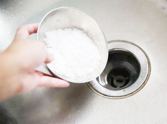 Dùng sai loại muối sẽ không làm sạch cống bị nghẹt