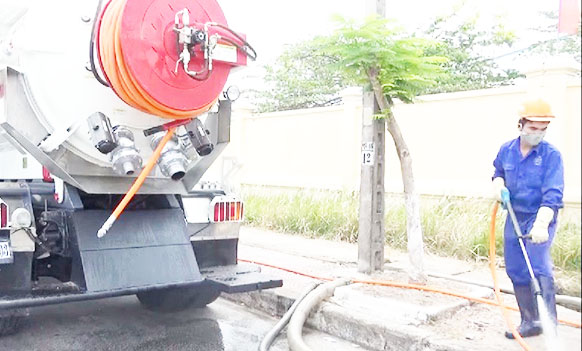 Đội ngũ nhân viên hút hầm cầu của Bình Minh rất chuyên nghiệp